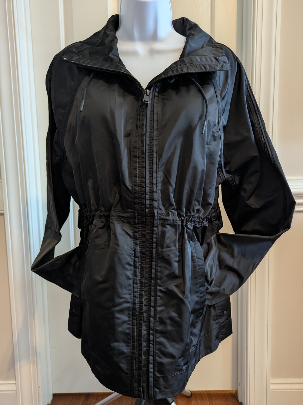 Athleta Escape Jacket In Black